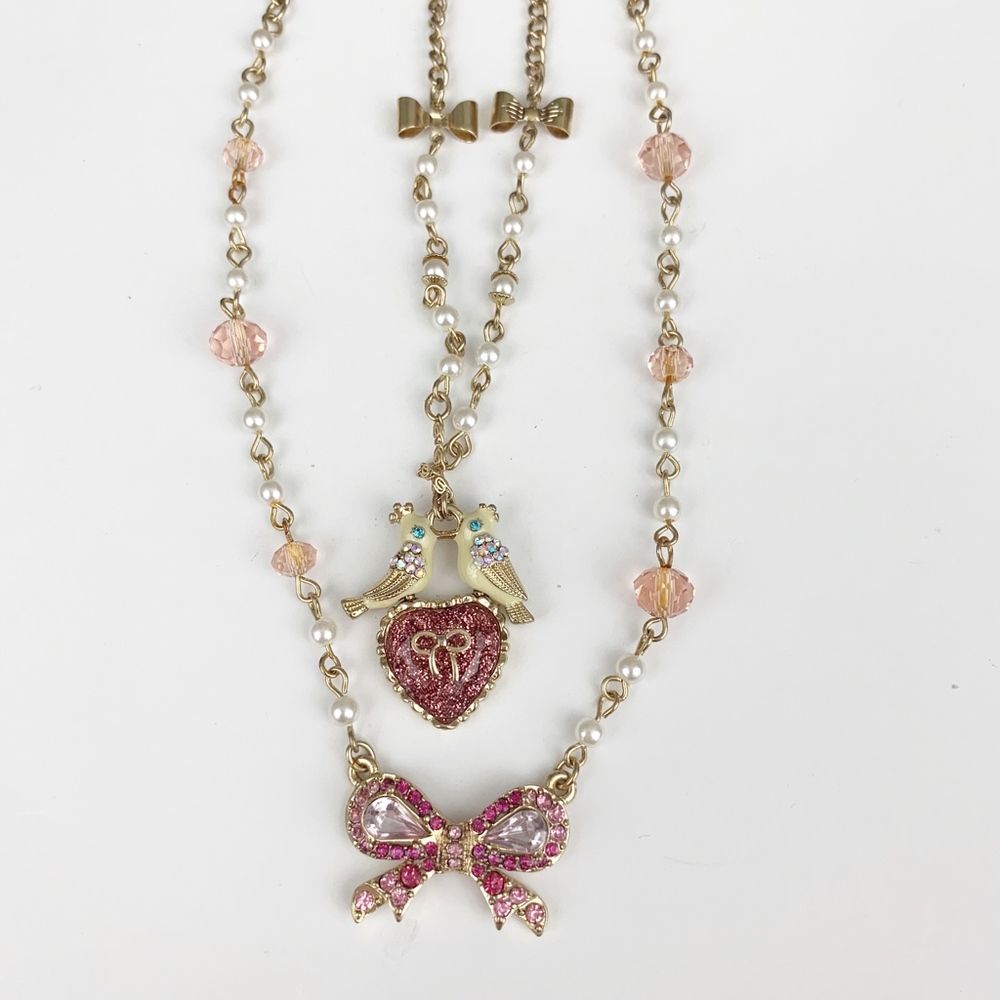 BETSEY JOHNSON Love Birds, Heart, Bow Necklace - Picture 4 of 8